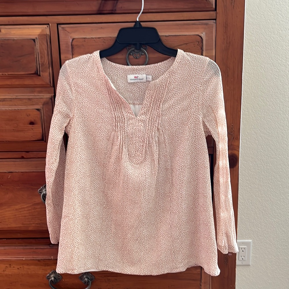 Vineyard Vines Women’s cream and tan blouse, size small.